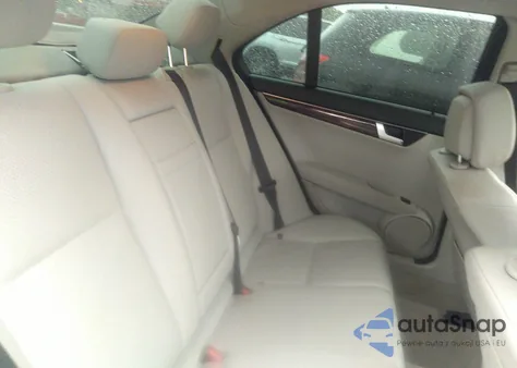 2012 Mercedes-Benz C 300 Sport 4Matic/Luxury 4Matic z USA, uszkodzony, nr VIN WDDGF8BB3CR222225